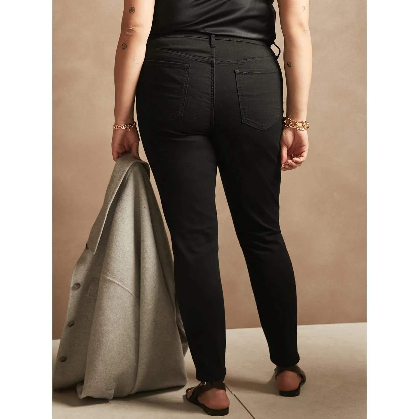 BR Curvy High Rise Black Skinny Jeans