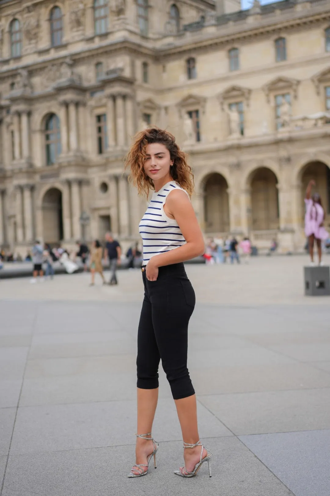 Capris Ultra Stretch Skinny Pants in Black