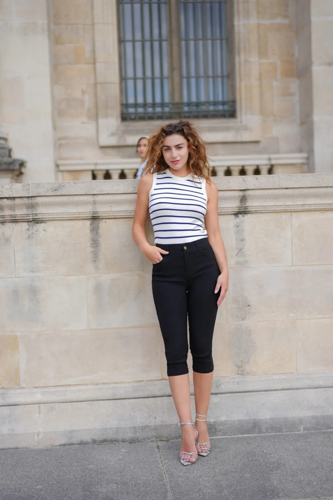 Capris Ultra Stretch Skinny Pants in Black