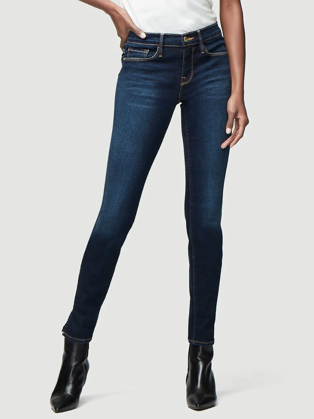 FRAME - Le Skinny De Jeanne Slit Rivet Clean Jean in Fellah